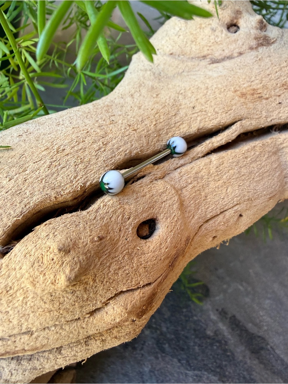 New🌟Urban Outfitters-White & Green Barbell Belly Ring